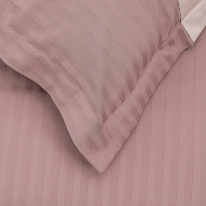 Lenjerie de pat 2 persoane Roz Pudrat din Bumbac 100% satinat dens cu dungi, personalizabilă – BLUSH STRIPES CASA CRYSTAL CasaCrystal