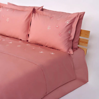 Lenjerie de pat 2 persoane Roz din Bumbac 100% satinat dens, brodată cu motive florale, personalizabilă – CHERRY BLOSSOM