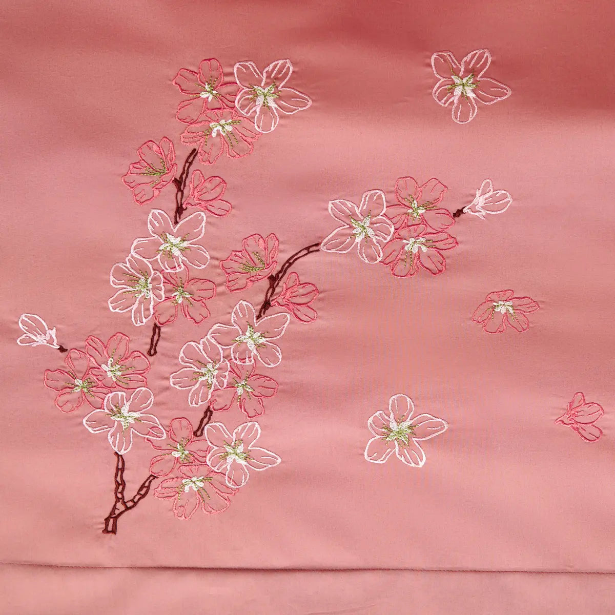Lenjerie de pat 2 persoane Roz din Bumbac 100% satinat dens, brodată cu motive florale, personalizabilă – CHERRY BLOSSOM