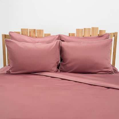 Lenjerie de pat 2 persoane Roz din Bumbac 100% satinat dens, cu margine roz, personalizabilă – ELEGANT PINK