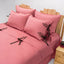 Lenjerie de pat 2 persoane Roz din Bumbac 100% satinat, brodată cu motive florale, personalizabilă – RAPUNZEL