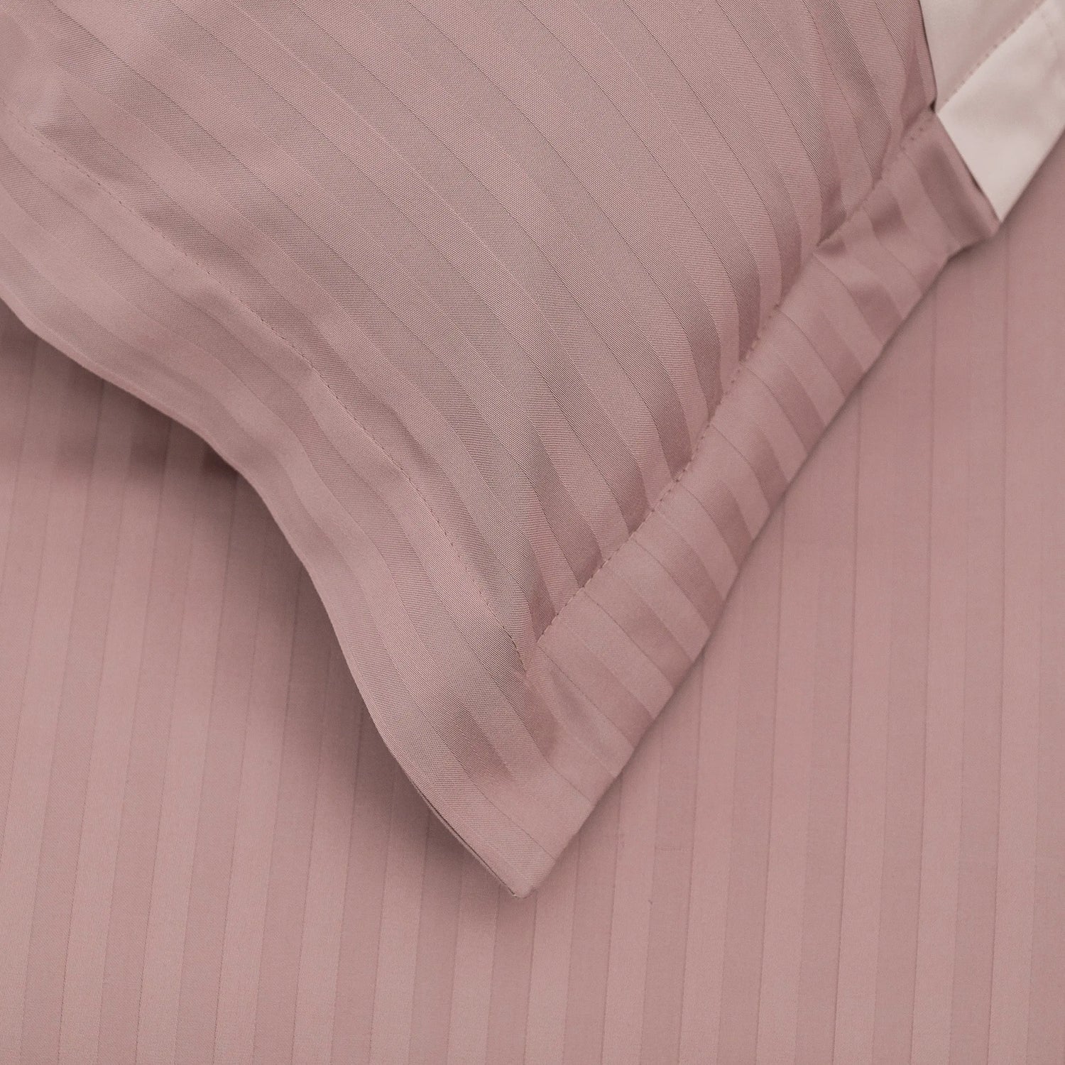 Lenjerie de pat 2 persoane Roz Pudrat din Bumbac 100% satinat dens cu dungi, personalizabilă – BLUSH STRIPES