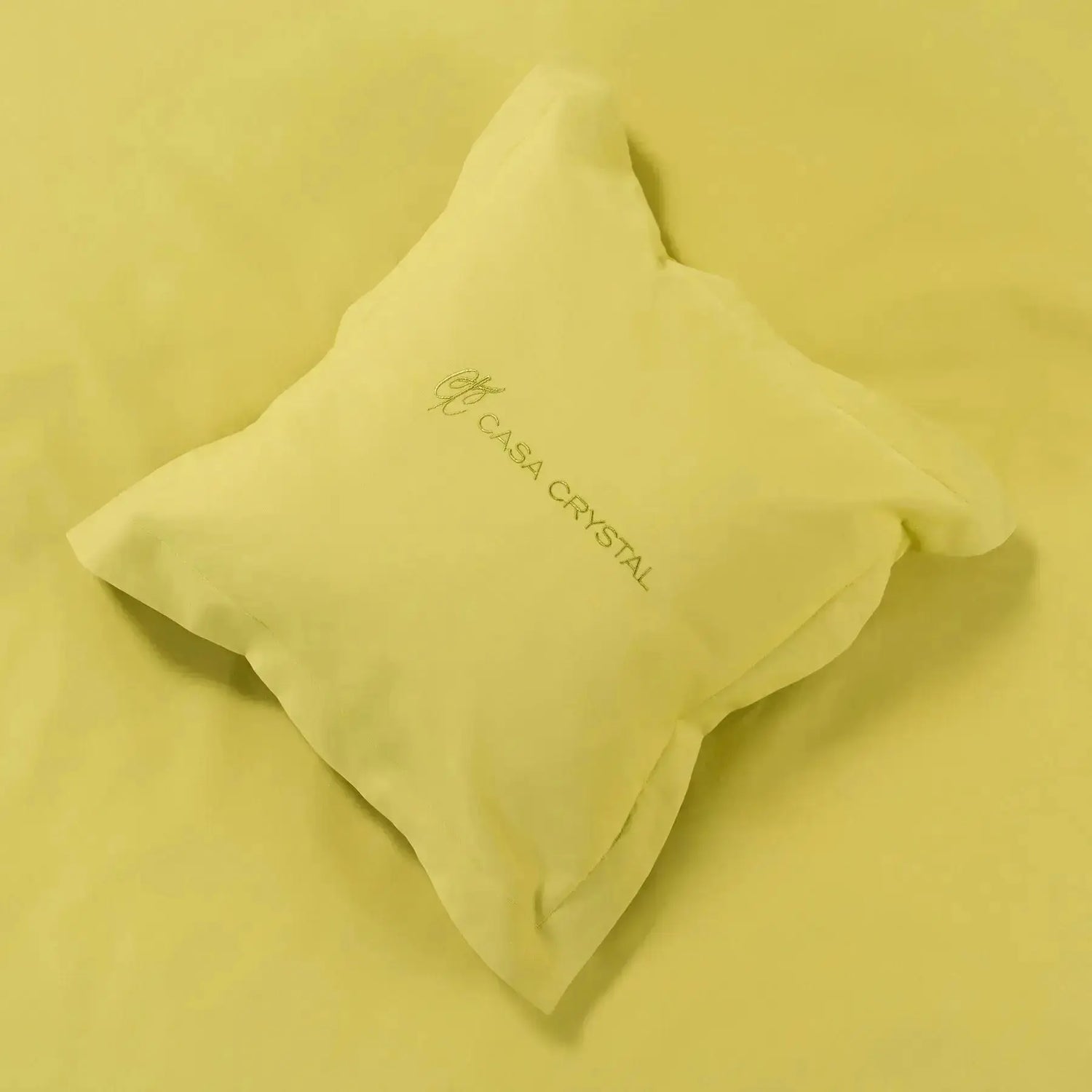 Detaliu textură bumbac 100% natural pe lenjeria de pat Simple green cu model subtil