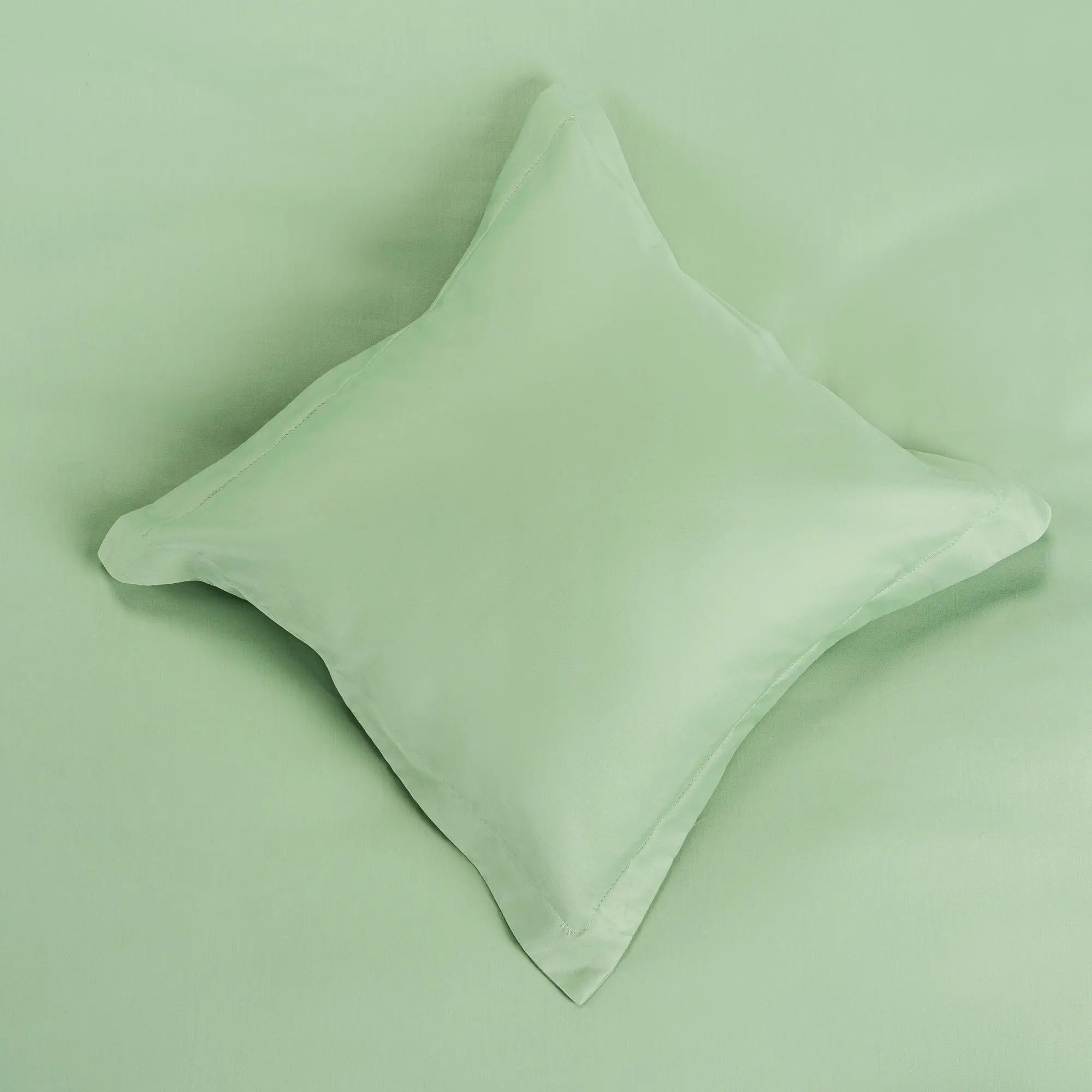 Lenjerie de pat 2 persoane Verde din bumbac satinat dens simplă, personalizabilă – SIMPLE MINT CASA CRYSTAL CasaCrystal