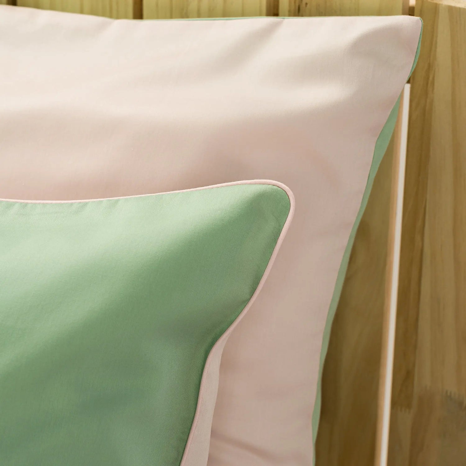 Lenjerie de pat 2 persoane Verde și Roz, cu două fețe, din bumbac satinat dens, personalizabilă – SPRING CASA CRYSTAL CasaCrystal