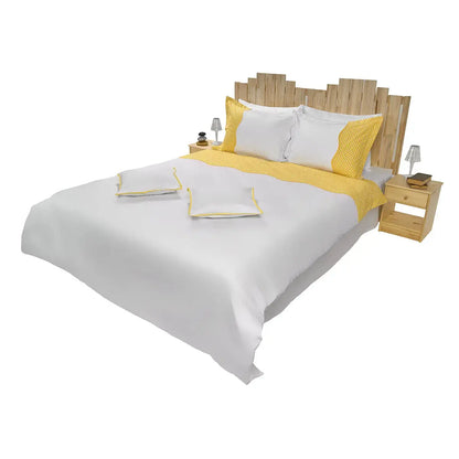 Lenjerie de pat Polka prezentată pe pat matrimonial, material bumbac natural