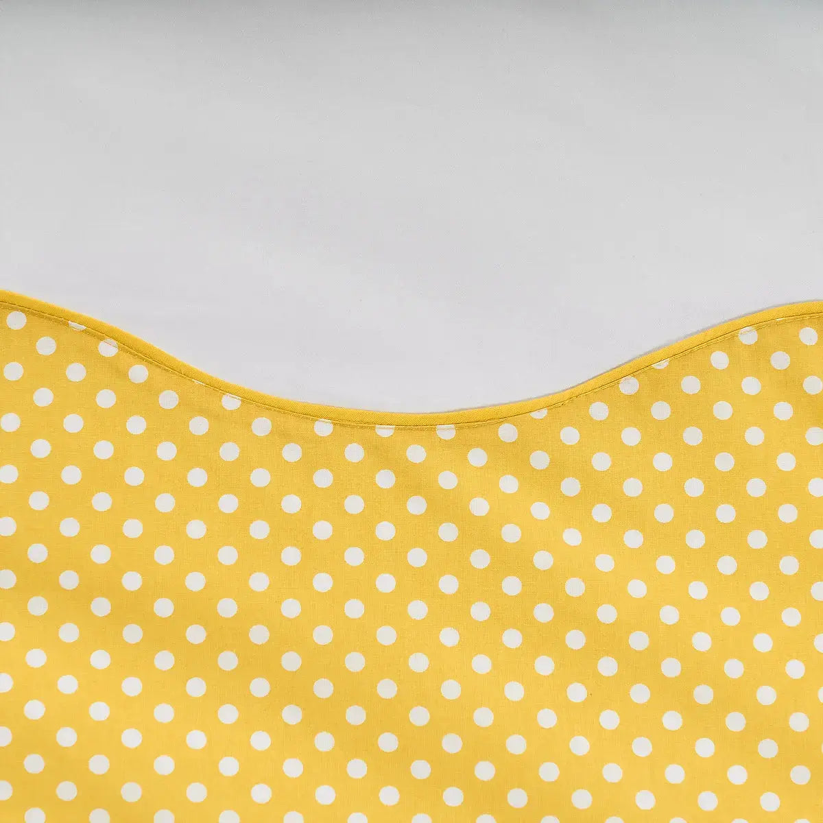 Design cu buline Polka pe lenjeria din bumbac 100% natural, aspect modern