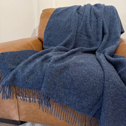 Pătură naturală de lână în nuanță bleumarin deschis
