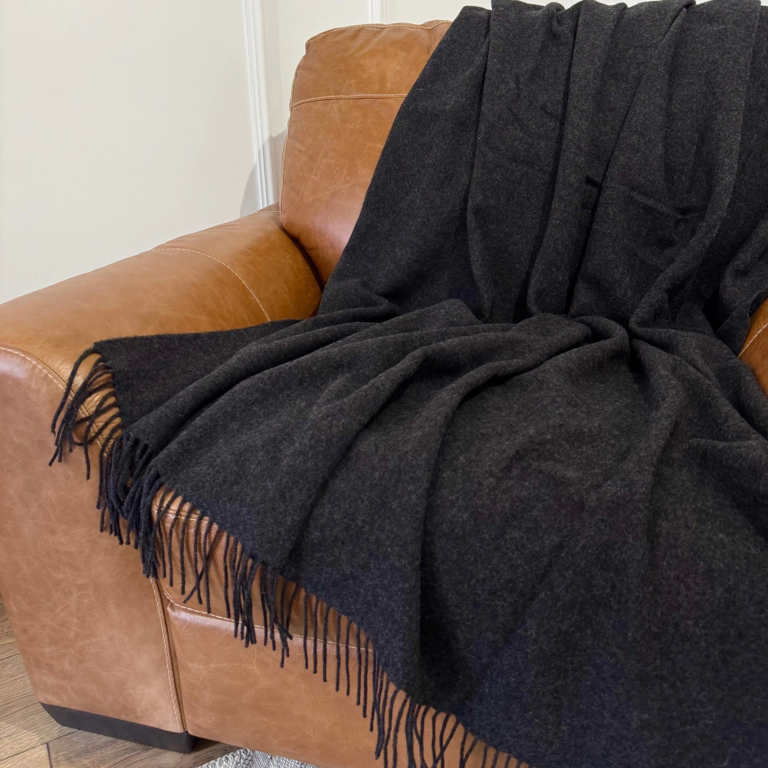 Pătură moale și călduroasă, realizată din 80% lână merino, ideală pentru sezonul rece