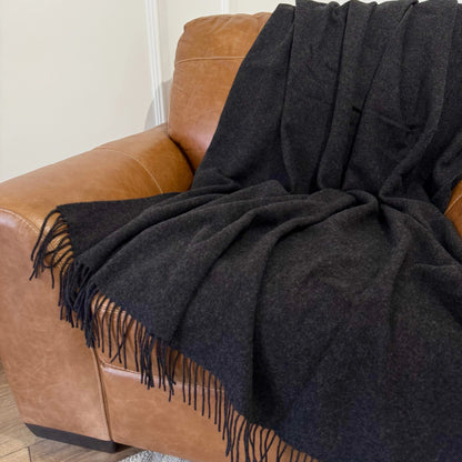 Pătură moale și călduroasă, realizată din 80% lână merino, ideală pentru sezonul rece
