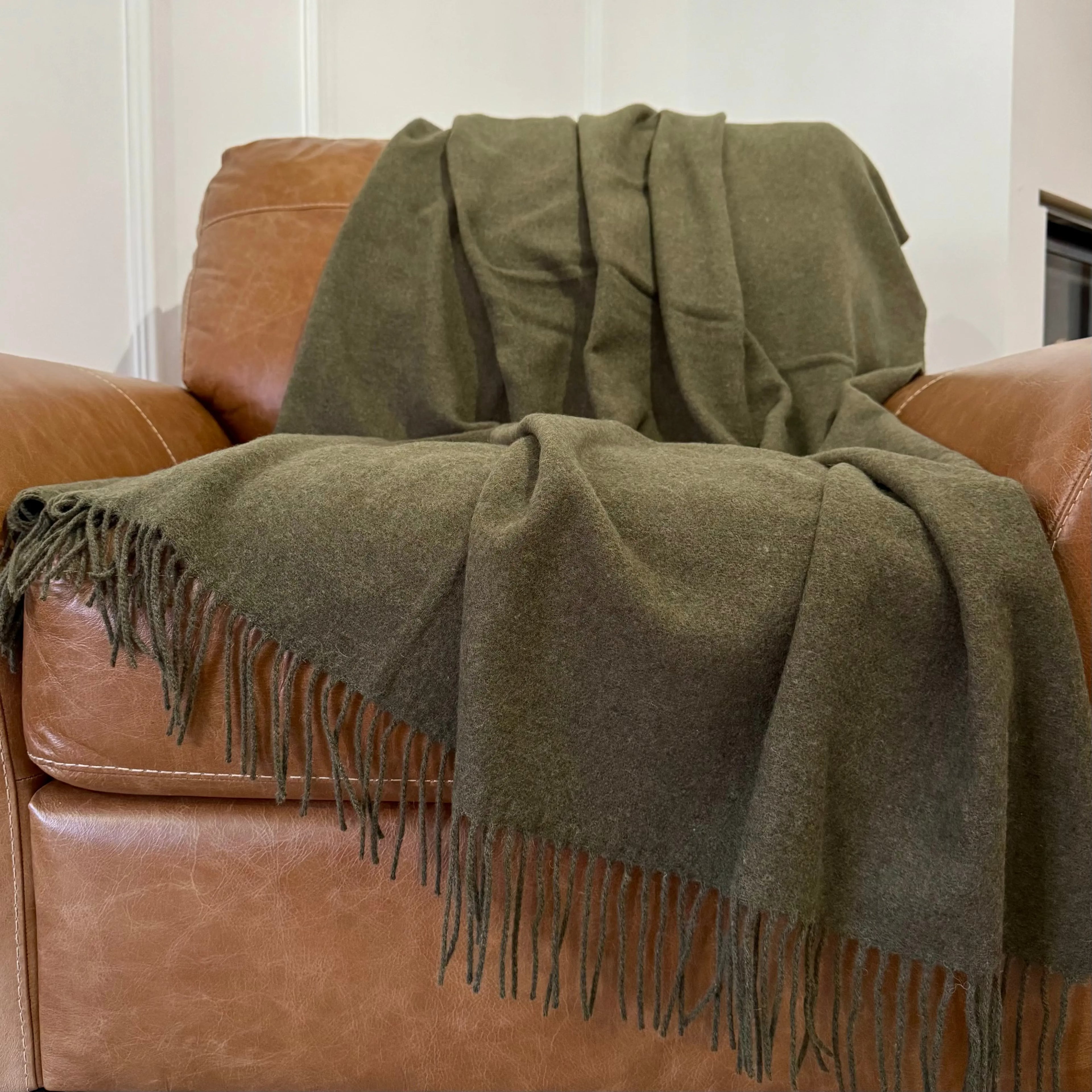Pătură moale și călduroasă în nuanță verde khaki