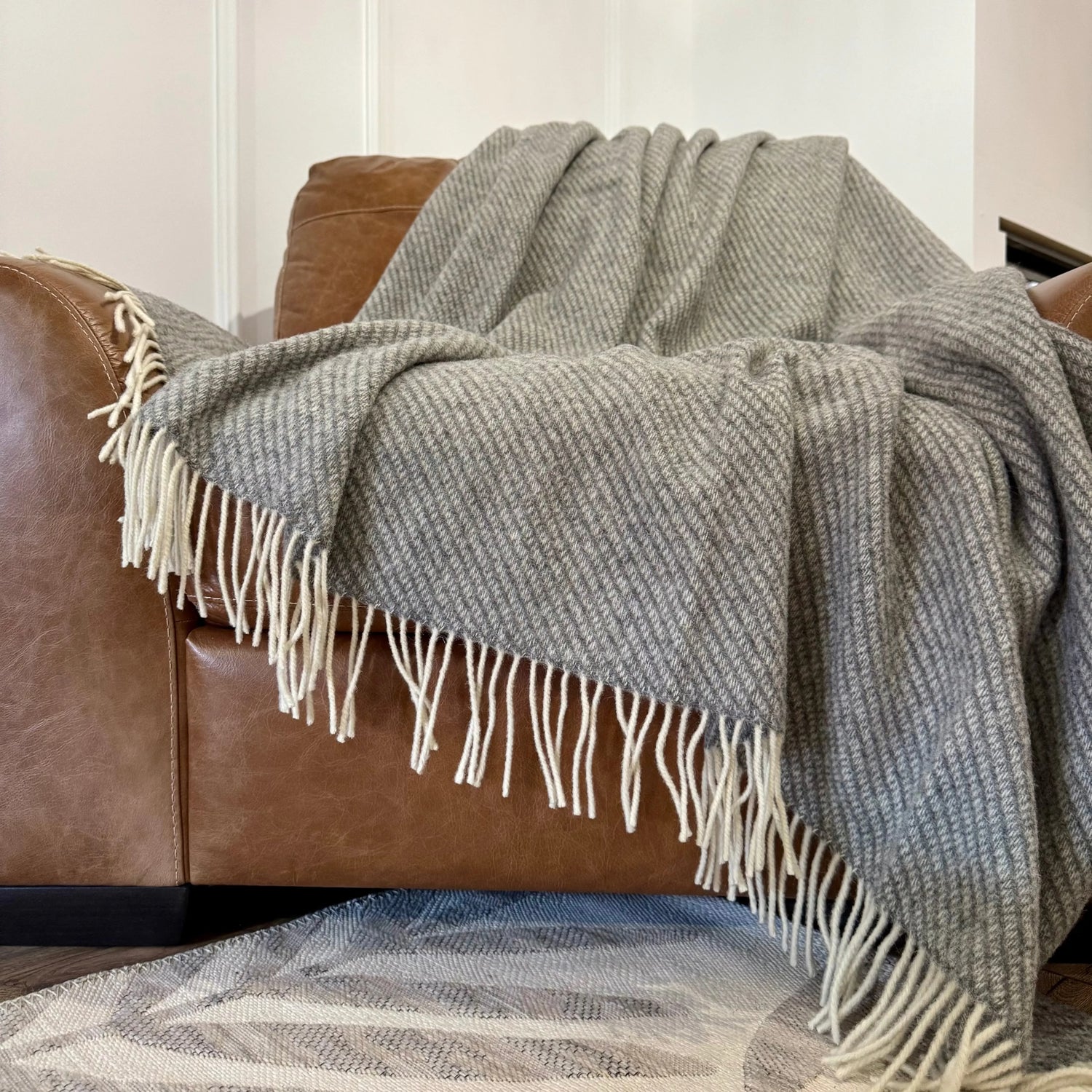 Pătură groasă și moale din 100% lână tip Noua Zeelandă, ideală pentru sezonul rece