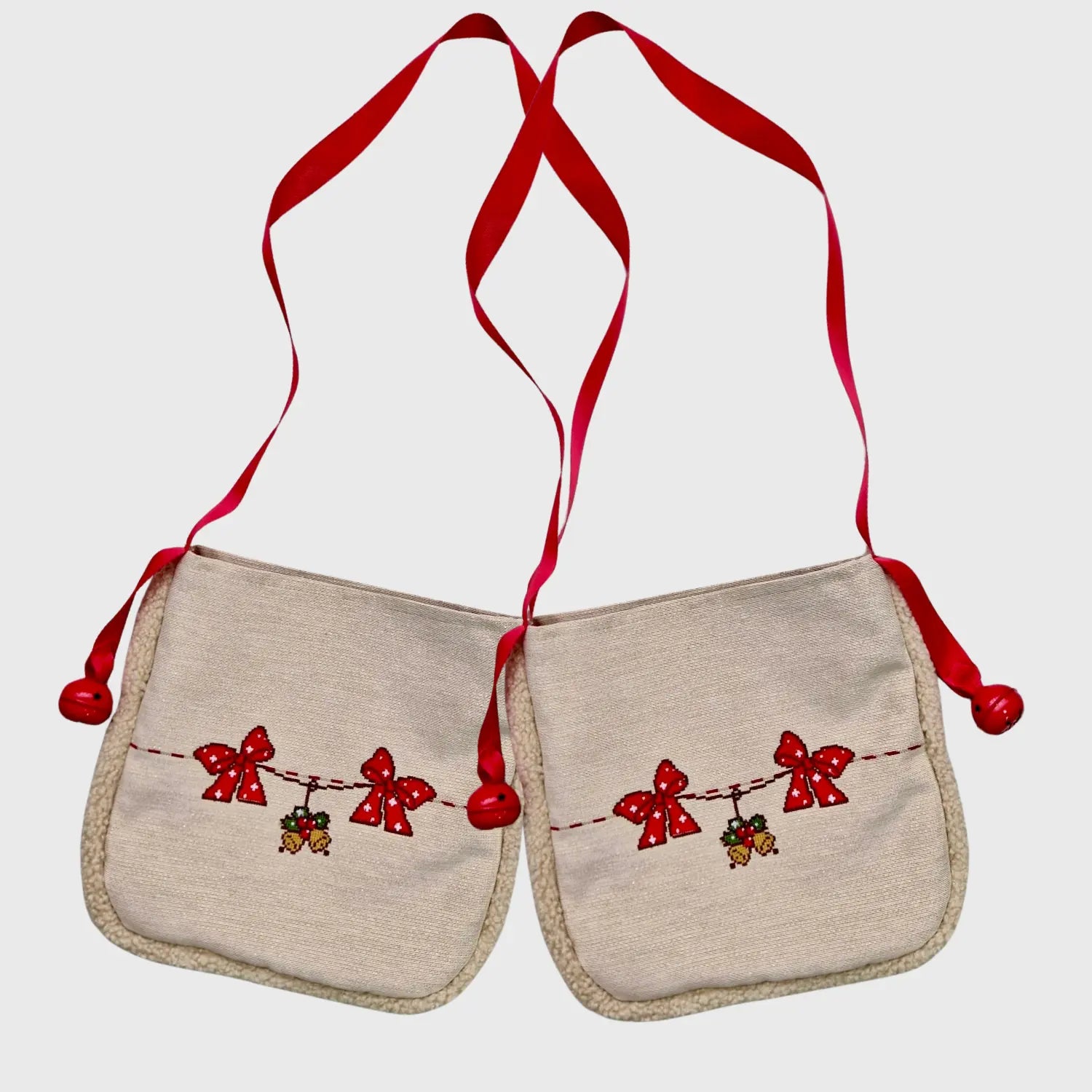 Traistă de Crăciun pentru copii, design tradițional românesc, ideală pentru colindat și serbări la grădiniță sau școală.