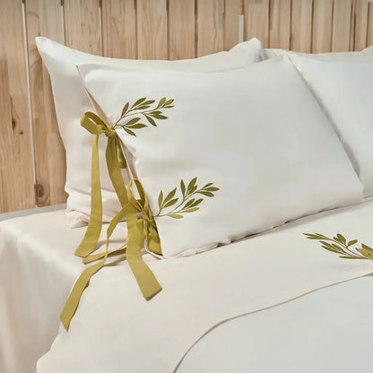 Lenjerie de pat Jasmine din bumbac satinat dens brodată cu motive vegetale, Casa Crystal